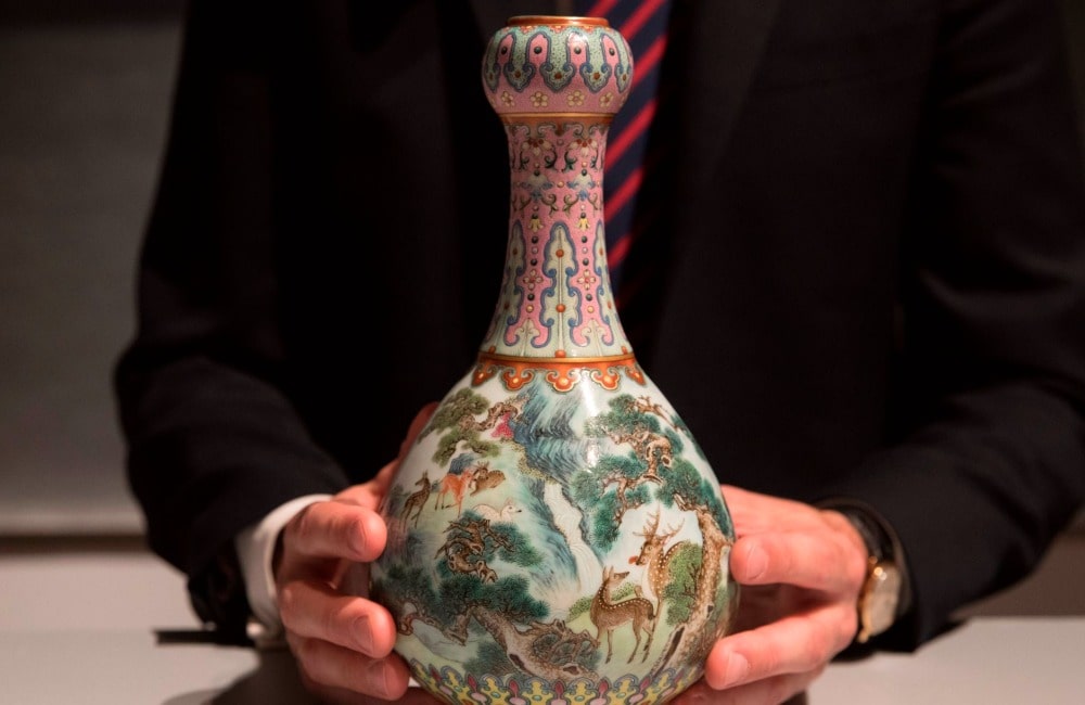 One-of-a-kind Qing Dynasty Vase Discovered in Attic @TheSunOnline/Pinterest