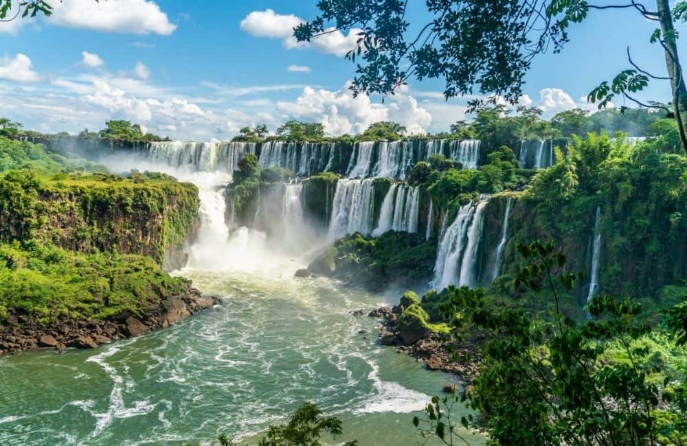 Iguazu Falls ©Ivo Antonie de Rooij/Shutterstock.com